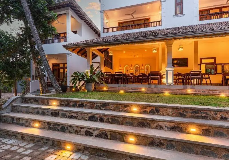 Hotelli Serenity Boutique   Unawatuna