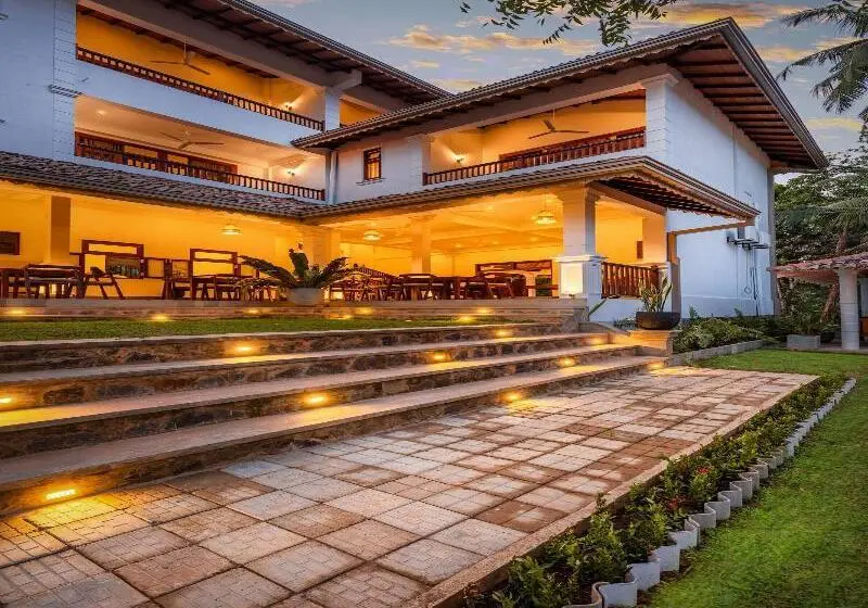 Hotelli Serenity Boutique   Unawatuna