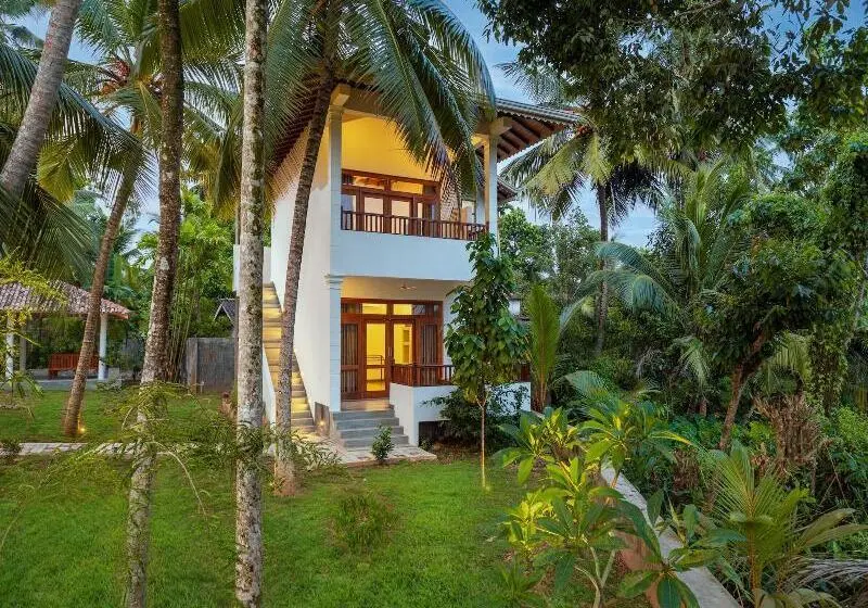 Hotelli Serenity Boutique   Unawatuna