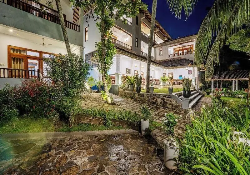 Hotelli Serenity Boutique   Unawatuna