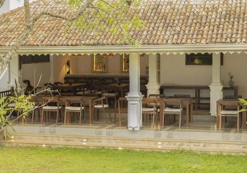 Hotelli Serenity Boutique   Unawatuna