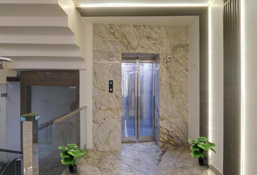 هتل Townhouse 1160 P.s.palace Near Amausi Metro Station