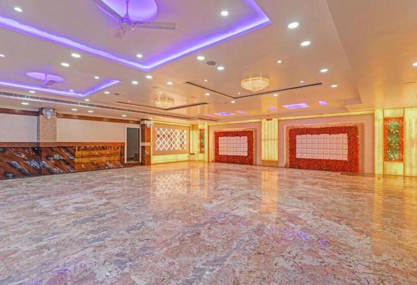 هتل Townhouse 1160 P.s.palace Near Amausi Metro Station