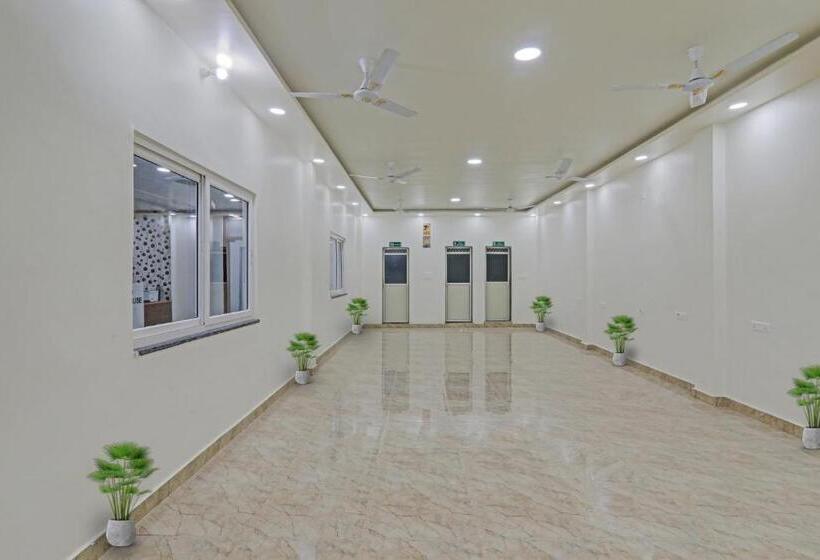 هتل Townhouse 1160 P.s.palace Near Amausi Metro Station