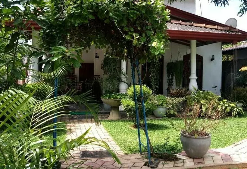 پانسیون The Shilpa Villa