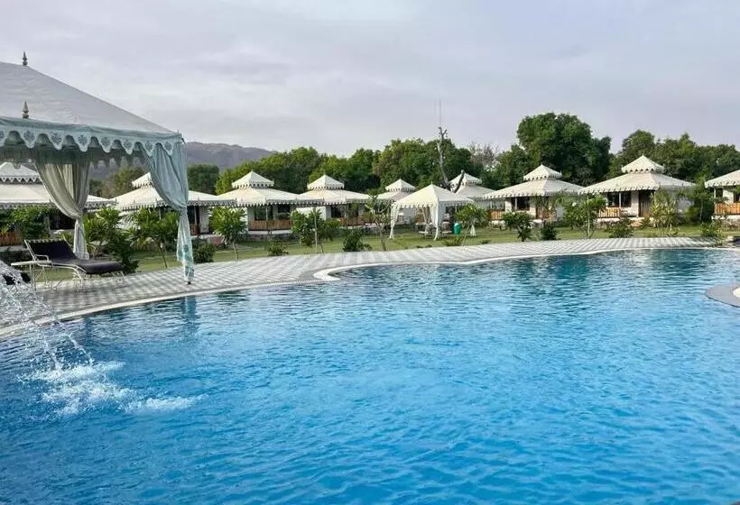 Hotel Ananda Resort