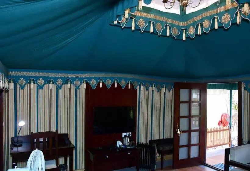 Hotel Ananda Resort