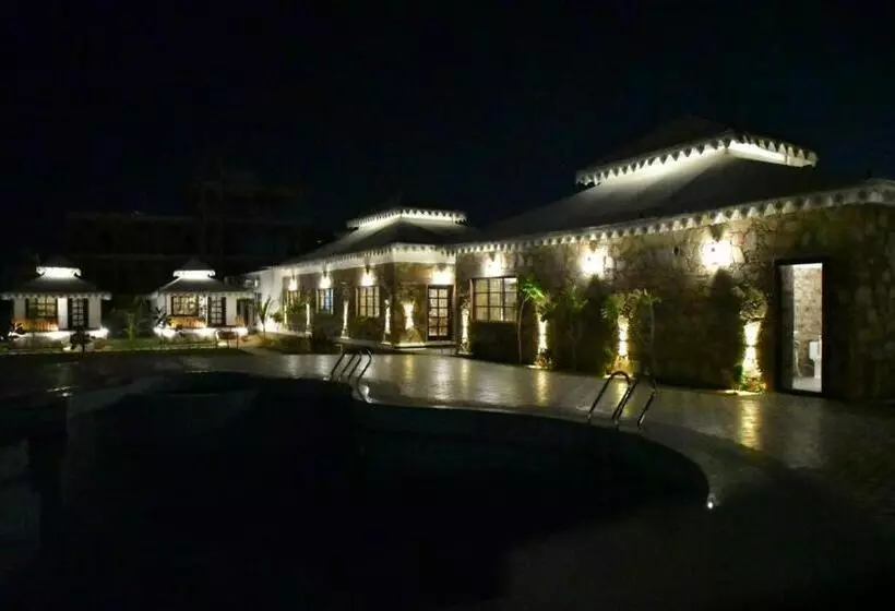 Hotel Ananda Resort