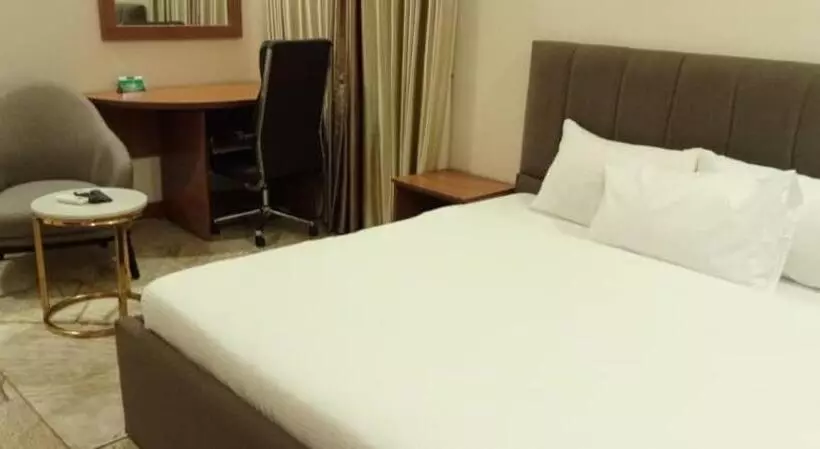 هتل Fahrenheit Apartments
