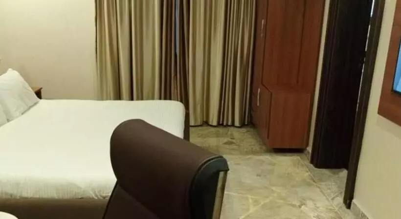 هتل Fahrenheit Apartments