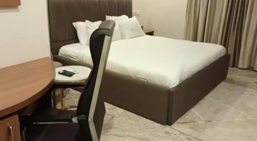 هتل Fahrenheit Apartments