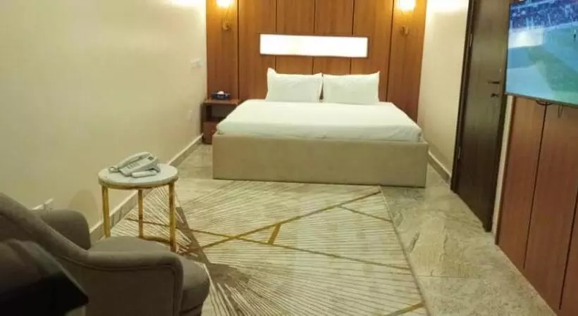 هتل Fahrenheit Apartments
