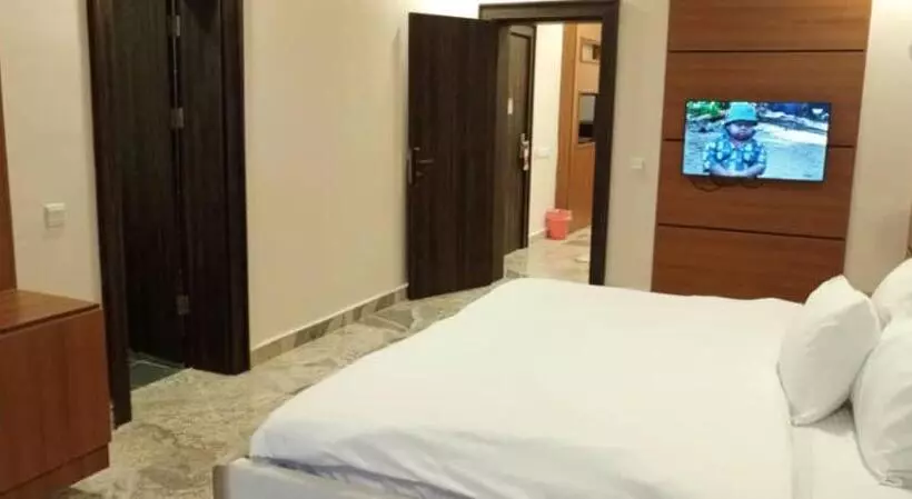 هتل Fahrenheit Apartments