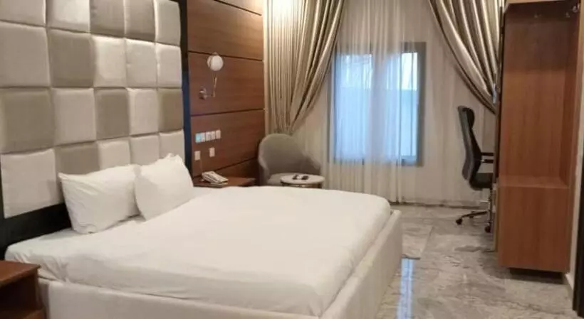 هتل Fahrenheit Apartments