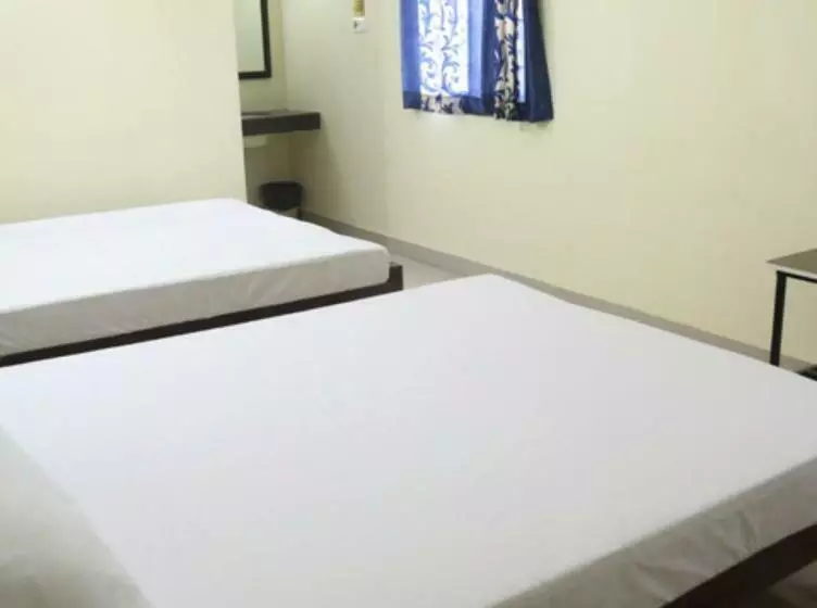 ホテル Geetha Residency