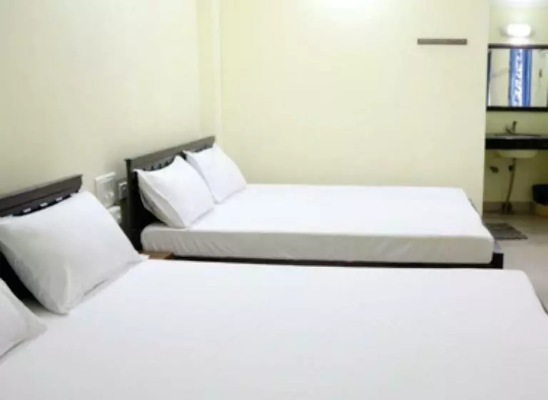 ホテル Geetha Residency