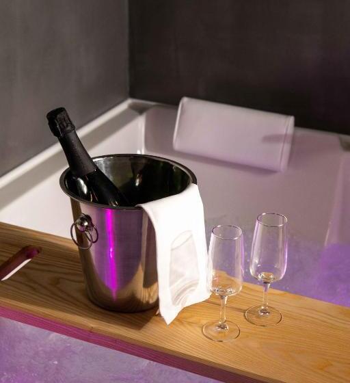 هتل Minamina, Chambre Avec Jacuzzi Privatif