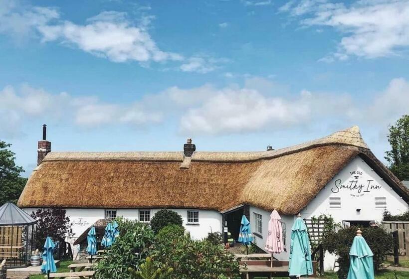 Отель The Old Smithy Inn
