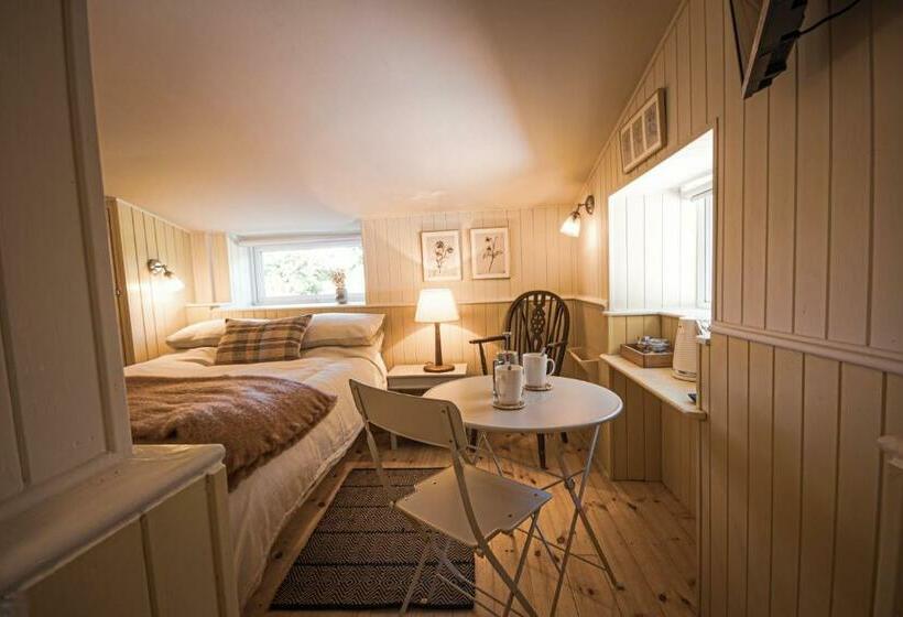 Отель The Old Smithy Inn