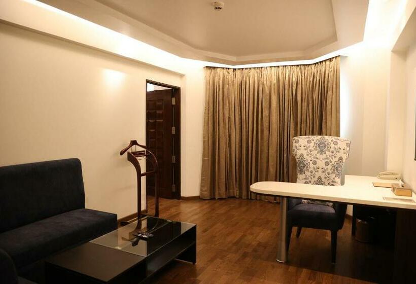 Отель Utopian Luxe