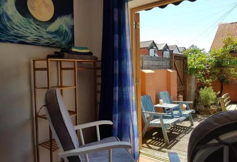 Majatalo Garden Room