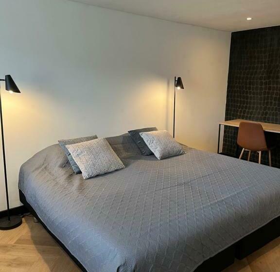 פנסיון Sammys Lodge