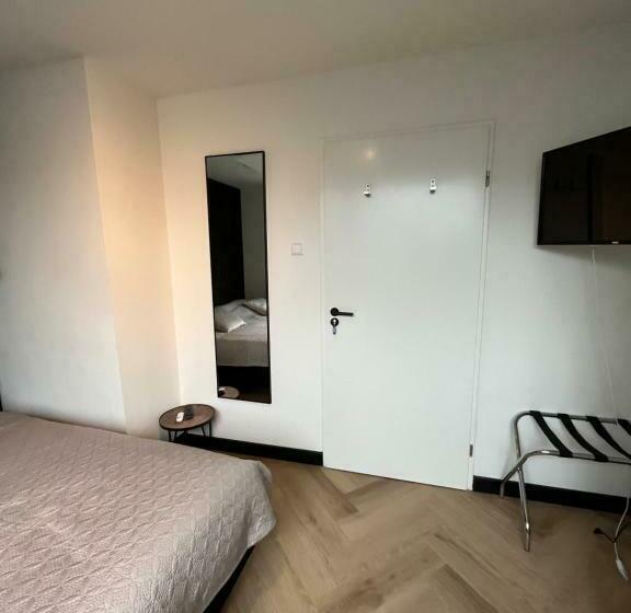 פנסיון Sammys Lodge