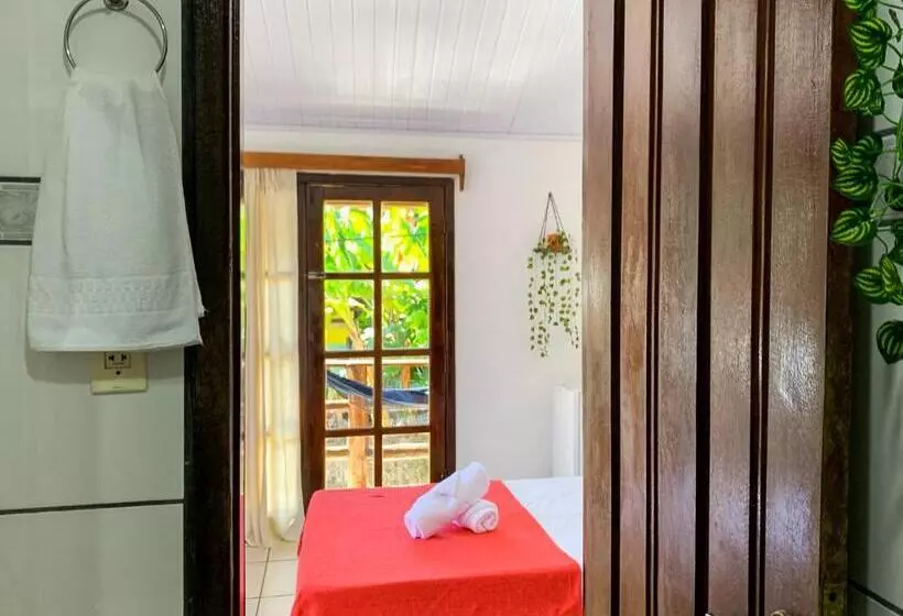 Rudá Hostel