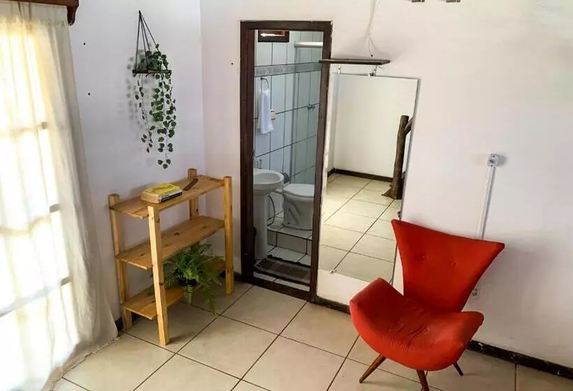 Rudá Hostel
