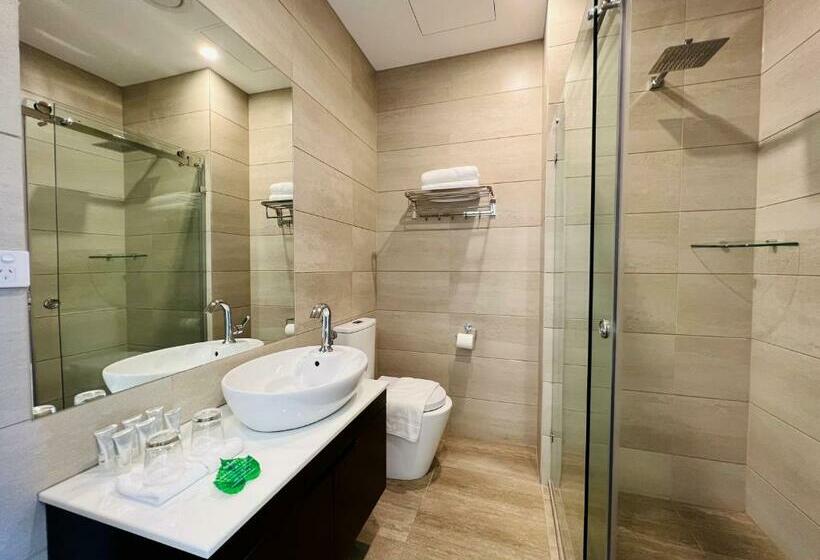 Отель Clarendon