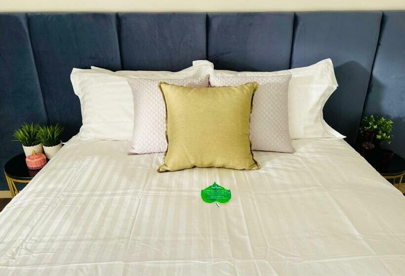 Отель Clarendon