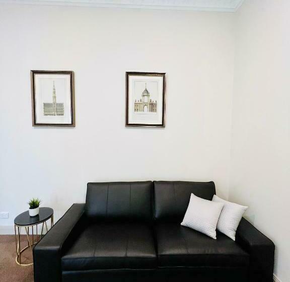 Отель Clarendon