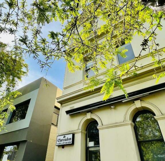 Отель Clarendon