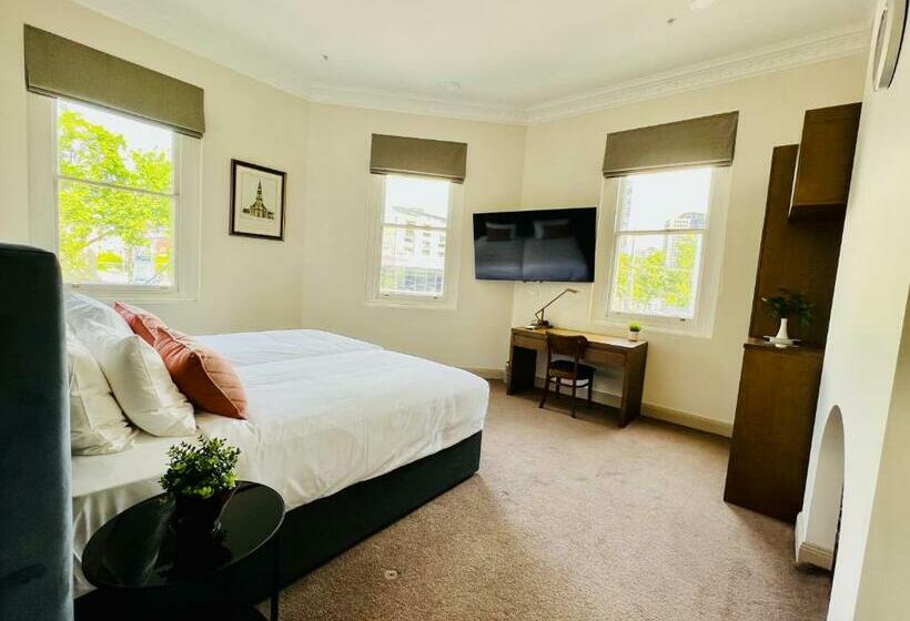 Отель Clarendon