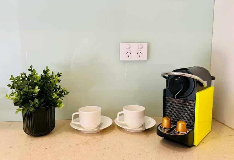 Отель Clarendon