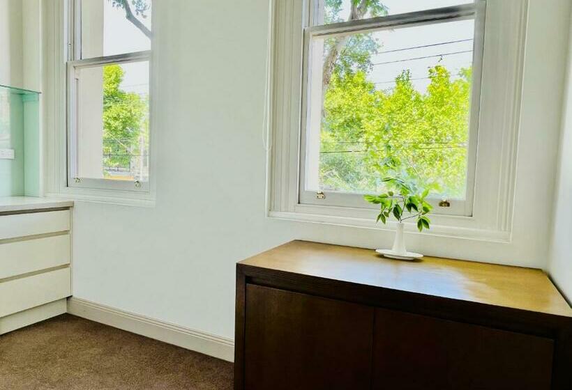 Отель Clarendon