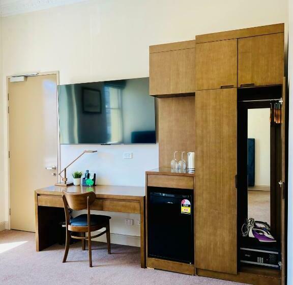 Отель Clarendon