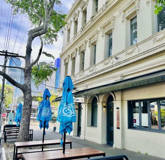 Отель Clarendon