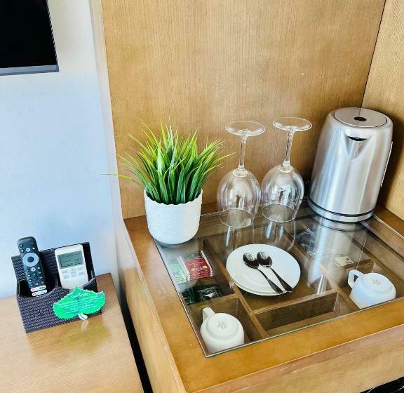 Отель Clarendon