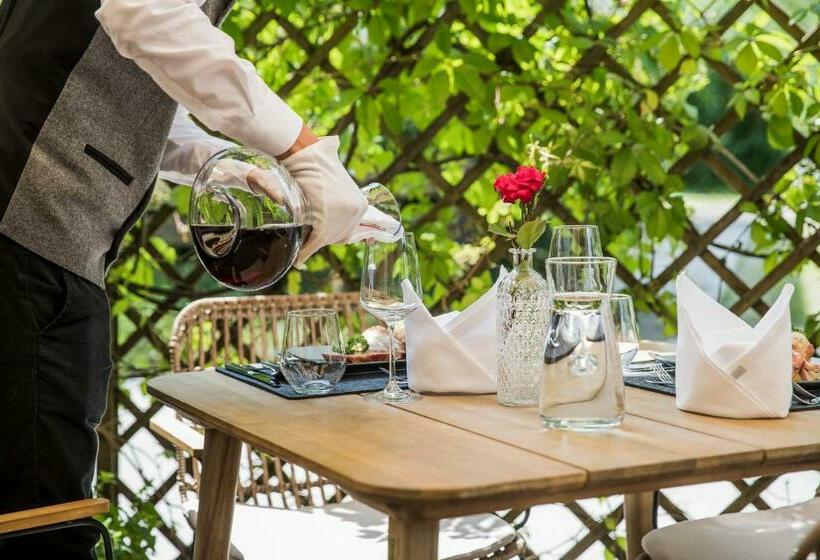 Отель Crystal   Kitzhorn Suites