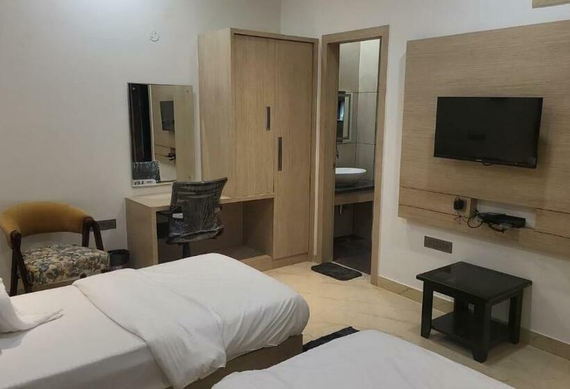 בית מלון כפרי Midtown A Unit By Prakash