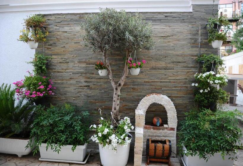 ホテル Rezidence Tredi City Center