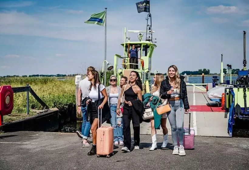 Hotelli Tinyparks Cast Away