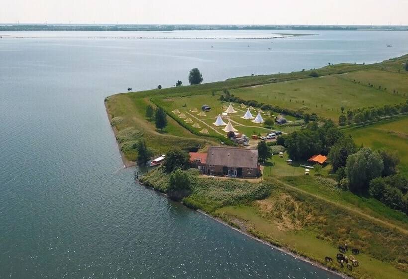 Hotel Tinyparks Cast Away