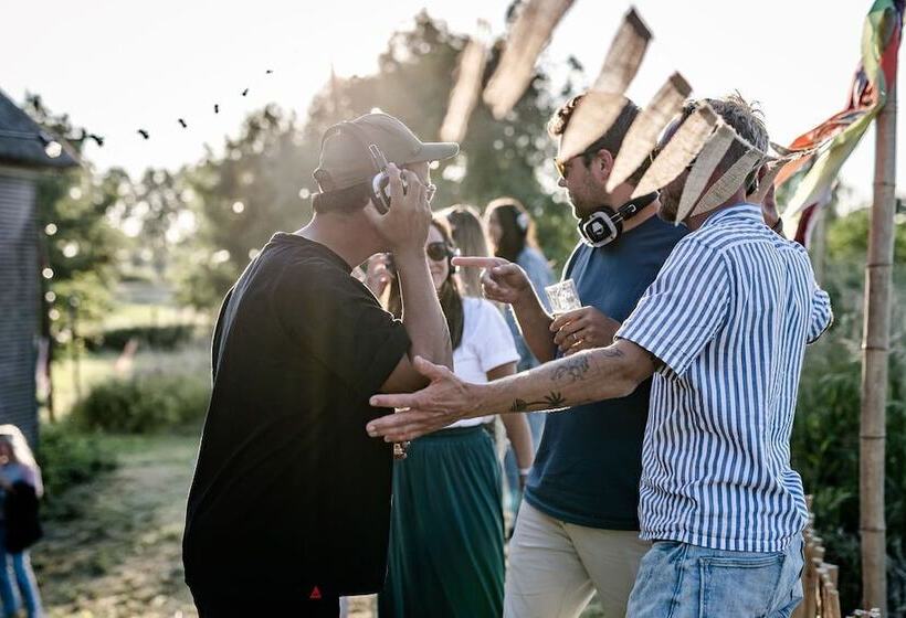 Hotel Tinyparks Cast Away