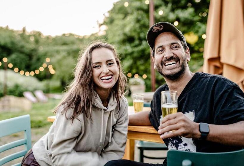 Hotel Tinyparks Cast Away