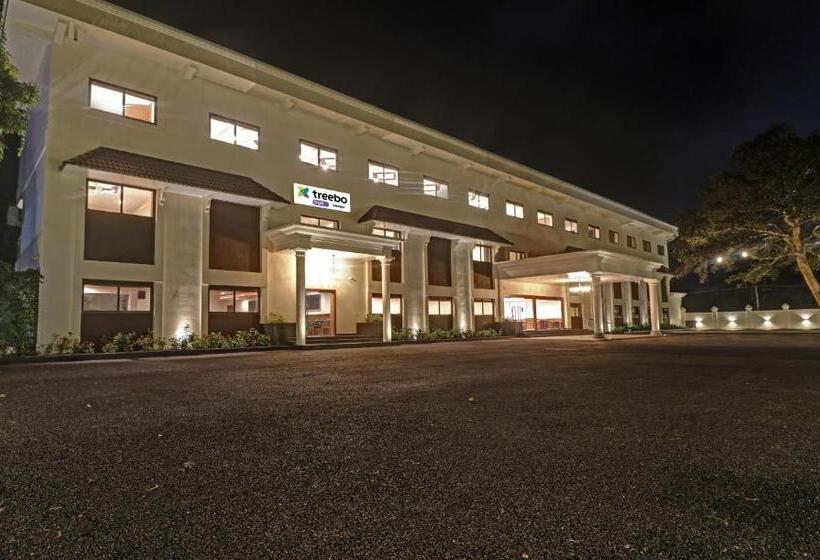 Hotel Treebo Premium Vahada