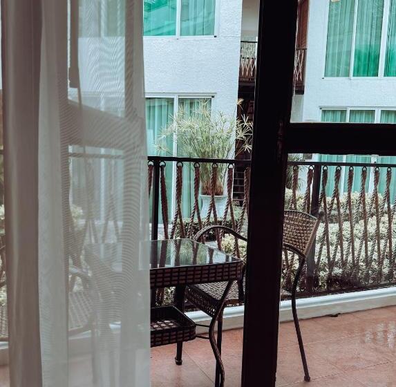 Hotel Vannee Golden Sands Beachfront Resort