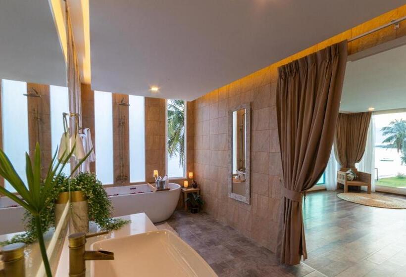 Hotel Vannee Golden Sands Beachfront Resort