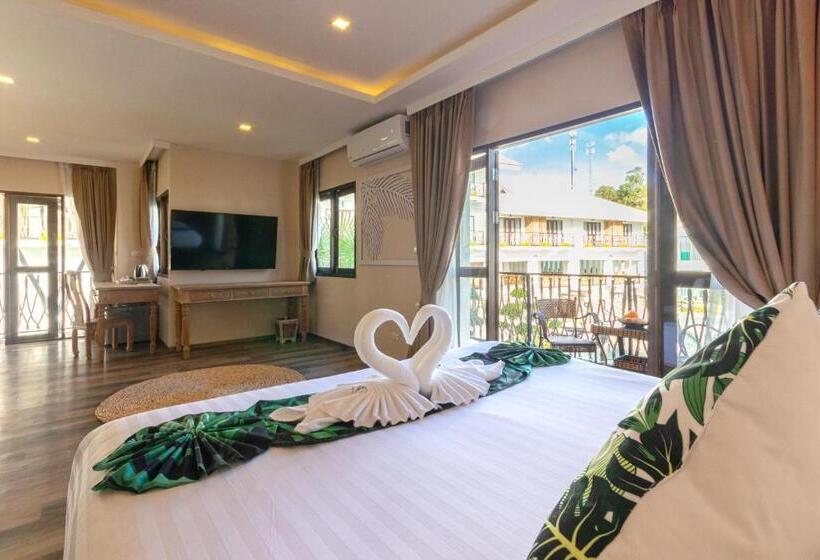 Hotel Vannee Golden Sands Beachfront Resort